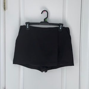 Black skort